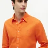 Camisa de corte regular em mistura de linho Camisa de corte regular em mistura de linho