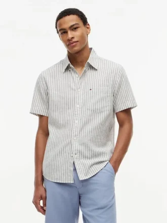 Camisa de corte regular em mistura de linho às riscas Camisa de corte regular em mistura de linho às riscas