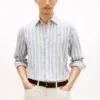 Camisa de corte regular em mistura de linho às riscas Camisa de corte regular em mistura de linho às riscas