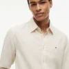 Camisa de corte regular em mistura de linho às riscas Camisa de corte regular em mistura de linho às riscas