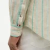 Camisa de corte regular em mistura de linho às riscas Camisa de corte regular em mistura de linho às riscas