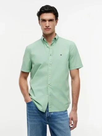 Camisa de corte regular tingida na peça