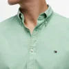 Camisa de corte regular tingida na peça Camisa de corte regular tingida na peça
