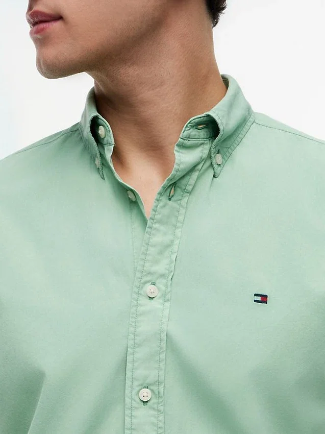 Camisa de corte regular tingida na peça Camisa de corte regular tingida na peça