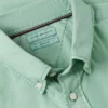 Camisa de corte regular tingida na peça Camisa de corte regular tingida na peça