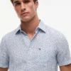 Camisa de linho com corte regular e estampado de veleiros Camisa de linho com corte regular e estampado de veleiros