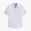 Camisa de linho com corte regular e estampado de veleiros Camisa de linho com corte regular e estampado de veleiros