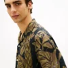 Camisa de linho com estampado tropical Camisa de linho com estampado tropical