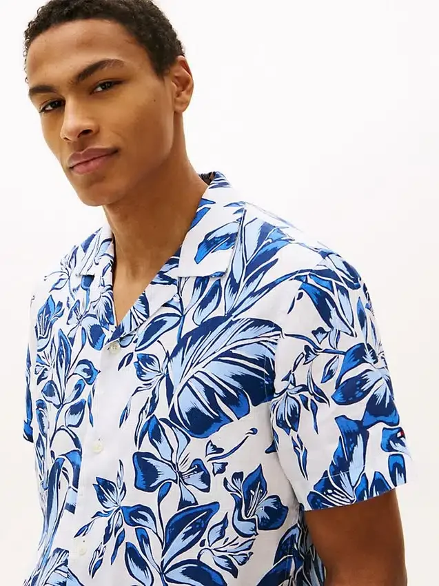 Camisa de linho com estampado tropical Camisa de linho com estampado tropical