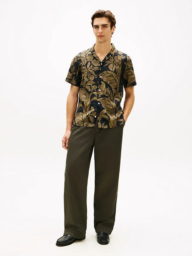 Camisa de linho com estampado tropical Camisa de linho com estampado tropical