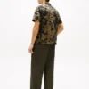 Camisa de linho com estampado tropical Camisa de linho com estampado tropical