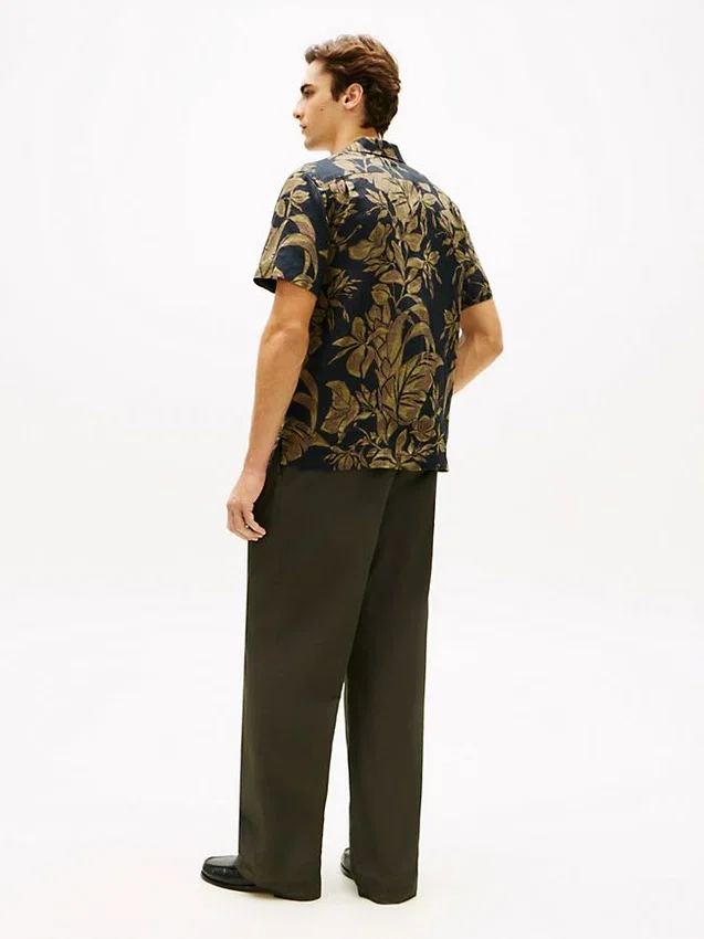 Camisa de linho com estampado tropical Camisa de linho com estampado tropical