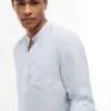 Camisa de linho com gola de banda e corte regular Camisa de linho com gola de banda e corte regular