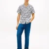 Camisa de linho com monograma em letra cursiva