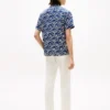Camisa de linho com monograma em letra cursiva