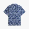 Camisa de linho com monograma em letra cursiva