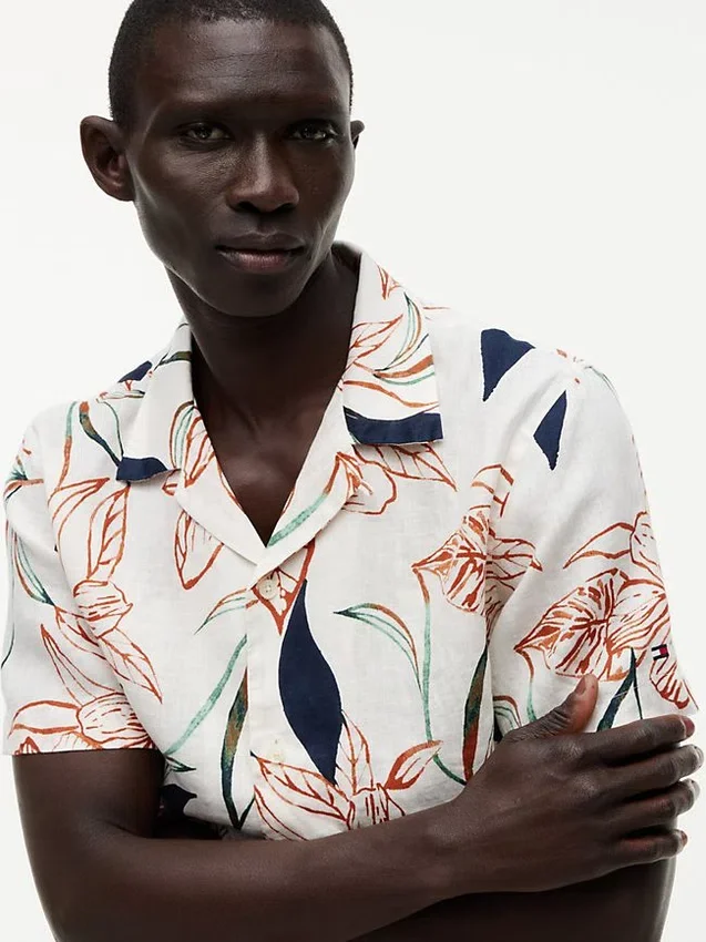 Camisa de linho com padrão floral e corte regular Camisa de linho com padrão floral e corte regular