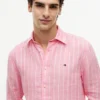 Camisa de linho às riscas com corte regular