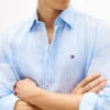 Camisa de linho às riscas de corte regular Camisa de linho às riscas de corte regular