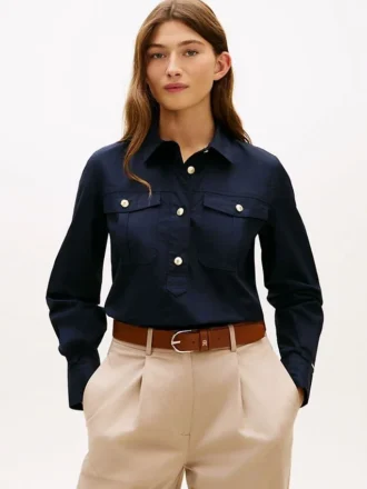 Camisa de popelina com botões dourados e corte descontraído