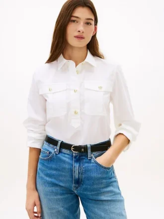 Camisa de popelina com botões dourados e corte descontraído