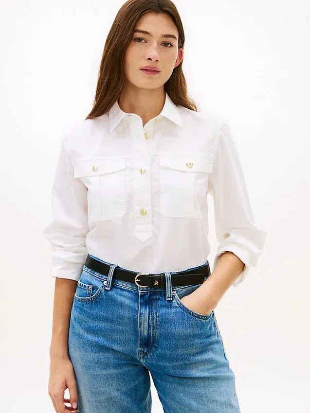 Camisa de popelina com botões dourados e corte descontraído Camisa de popelina com botões dourados e corte descontraído