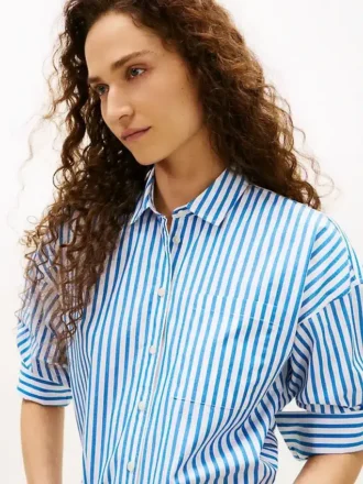 Camisa de popelina às riscas com corte descontraído