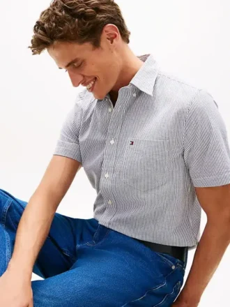 Camisa de seersucker às riscas com corte regular