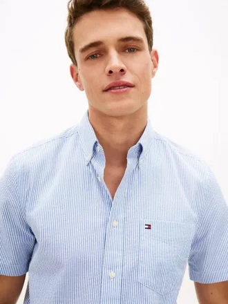 Camisa de seersucker às riscas com corte regular