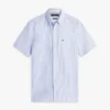 Camisa de seersucker às riscas com corte regular Camisa de seersucker às riscas com corte regular