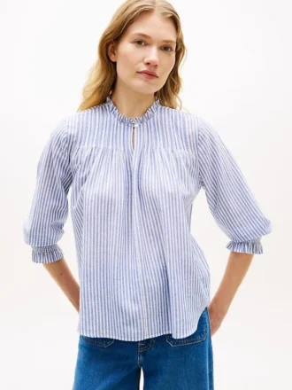 Camisa de voile com pregas e acabamento com folhos