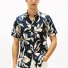 Camisa em mistura de algodão e linho com estampado tropical Camisa em mistura de algodão e linho com estampado tropical