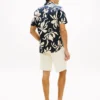 Camisa em mistura de algodão e linho com estampado tropical Camisa em mistura de algodão e linho com estampado tropical