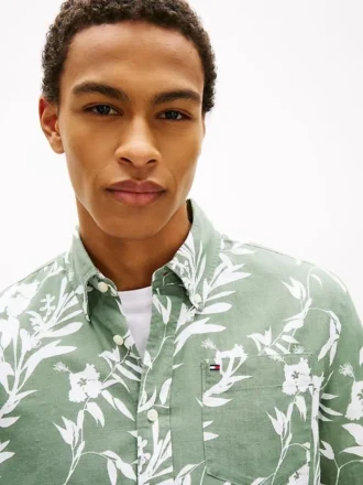Camisa em mistura de linho com estampado tropical