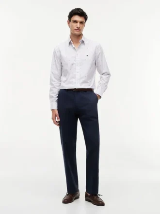 Camisa Fil Coupe com padrão de bolinhas em todo o corpo, corte regular