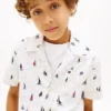 Camisa infantil elástica com padrão de vela