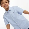 Camisa infantil às riscas em seersucker