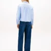 Camisa Oxford curta com acabamento em folhos Camisa Oxford curta com acabamento em folhos