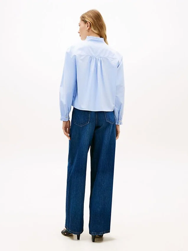 Camisa Oxford curta com acabamento em folhos Camisa Oxford curta com acabamento em folhos