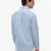 Camisa Oxford de bolso com riscas e corte regular Camisa Oxford de bolso com riscas e corte regular