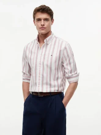 Camisa Oxford elástica às riscas com corte regular