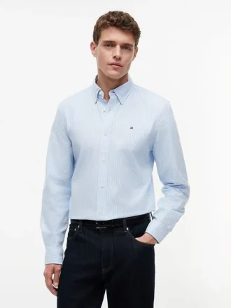 Camisa Oxford elástica às riscas com corte regular