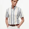 Camisa Oxford elástica às riscas com corte regular Camisa Oxford elástica às riscas com corte regular