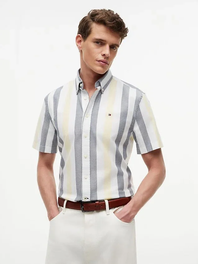 Camisa Oxford elástica às riscas com corte regular Camisa Oxford elástica às riscas com corte regular