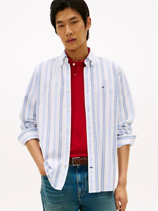 Camisa Oxford elástica às riscas com corte regular Camisa Oxford elástica às riscas com corte regular