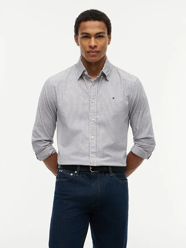 Camisa Oxford elástica às riscas com corte regular Camisa Oxford elástica às riscas com corte regular