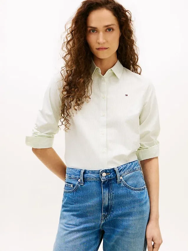 Camisa Oxford elástica às riscas com corte regular Camisa Oxford elástica às riscas com corte regular