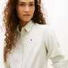 Camisa Oxford elástica às riscas com corte regular Camisa Oxford elástica às riscas com corte regular