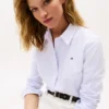 Camisa Oxford elástica às riscas com corte regular Camisa Oxford elástica às riscas com corte regular