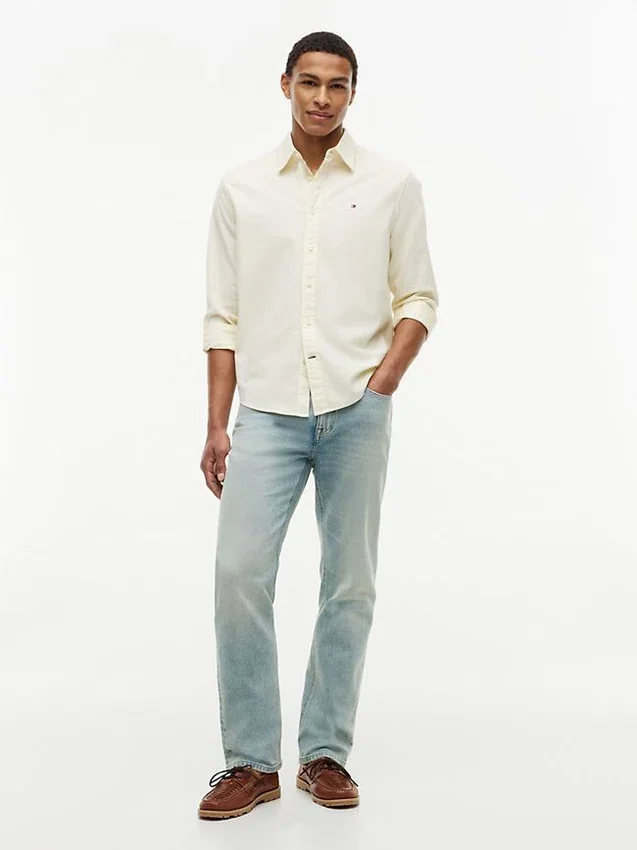 Camisa Oxford elástica às riscas com corte regular Camisa Oxford elástica às riscas com corte regular